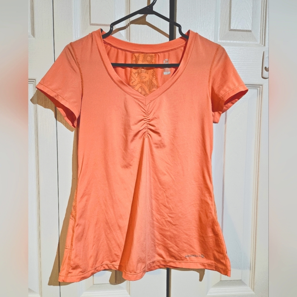 Merrell Activewear Tee w/ Lace Back Piece & Pocket | Coral Size Small